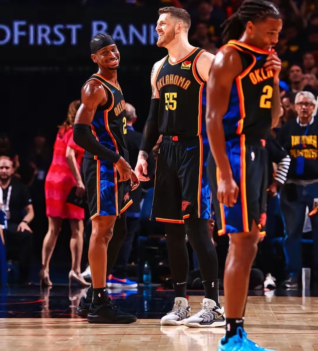 包含今夜NBA常规赛传出新动向，印第安纳步行者门线救险，管理层表态——更衣室稳定，数据趋势出现新变化的词条-爱游戏